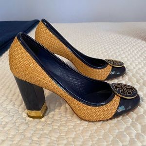Tory Burch Navy Straw Patent Pump. Size 7.5